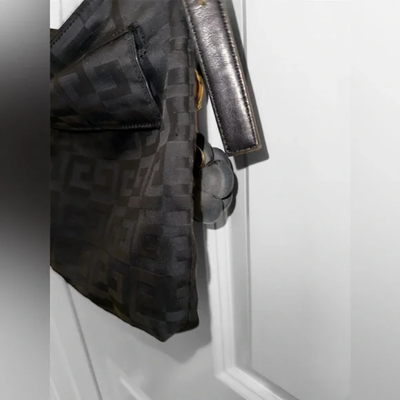 *Rare* Givenchy Black Nylon Vintage Crossbody Bag! - Picture 6 of 7